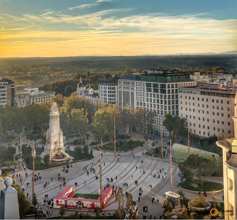 ¿Dónde está la terraza Dear Hotel Madrid?
