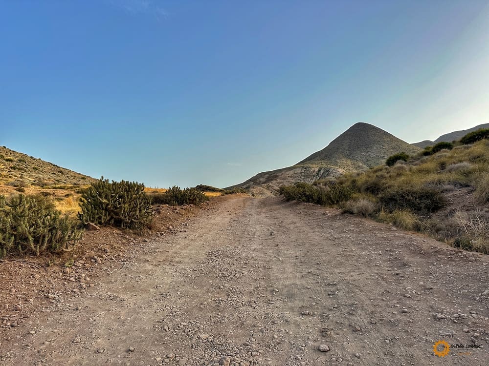 Camino para acceder a Cala Higuera