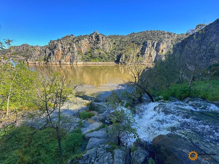 Cascada de Abelón sobre el Rïo Duero