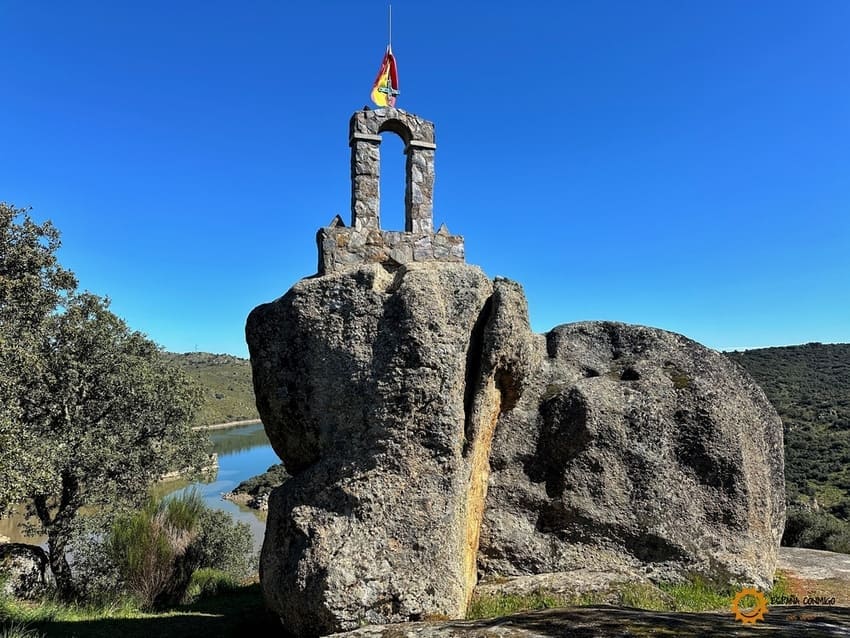 La Ermita de San Vicente, en la Cascada de Abelón