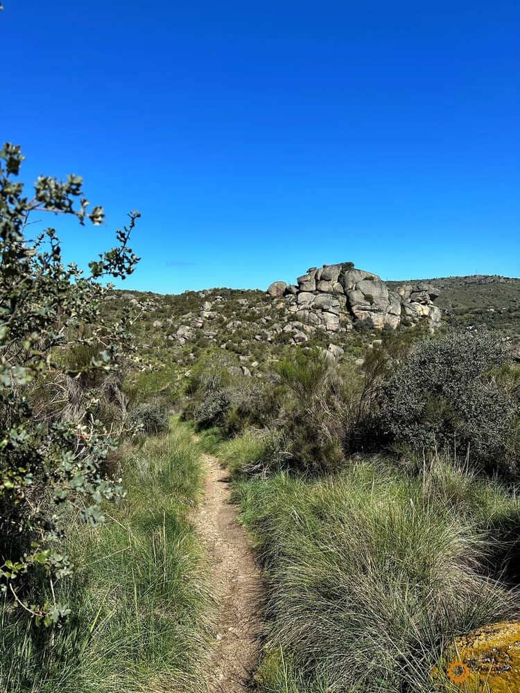 La Peña de la Campana, en la Cascada de Abelón en los Arribes del Duero