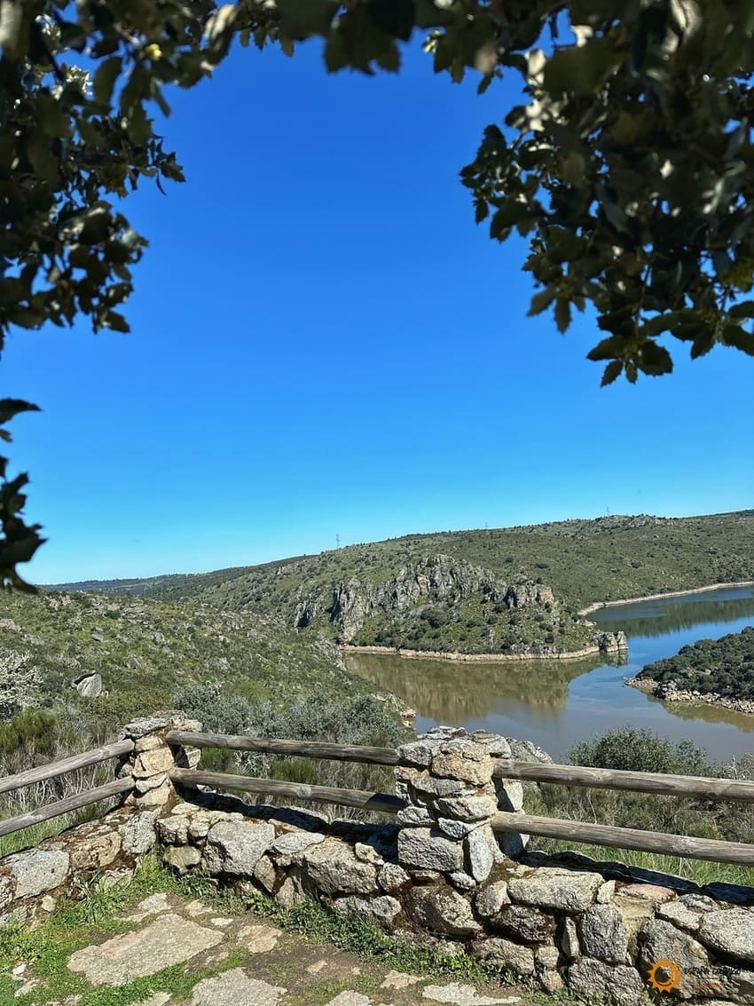 Mirador de la Desembocadura del Esla Cascada de Abelón en los Arribes del Duero