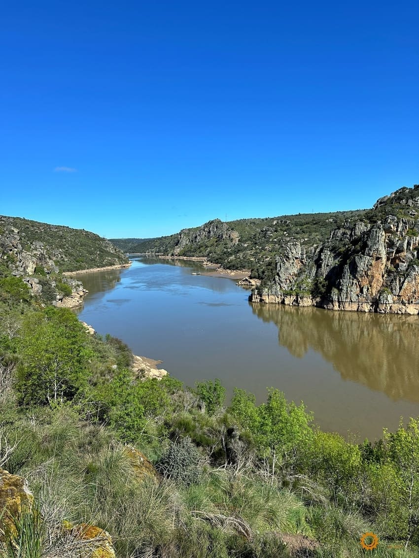 Vistas al Rio Duero desde la Cascada de Abelón en los Arribes del Duero