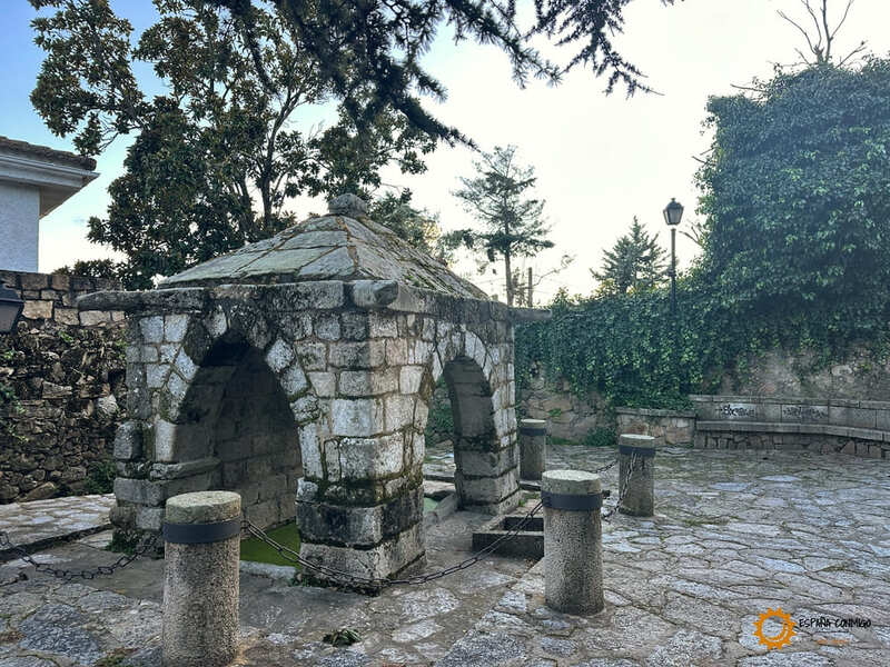 Fuente del Álamo, Cadalso de los Vidrios